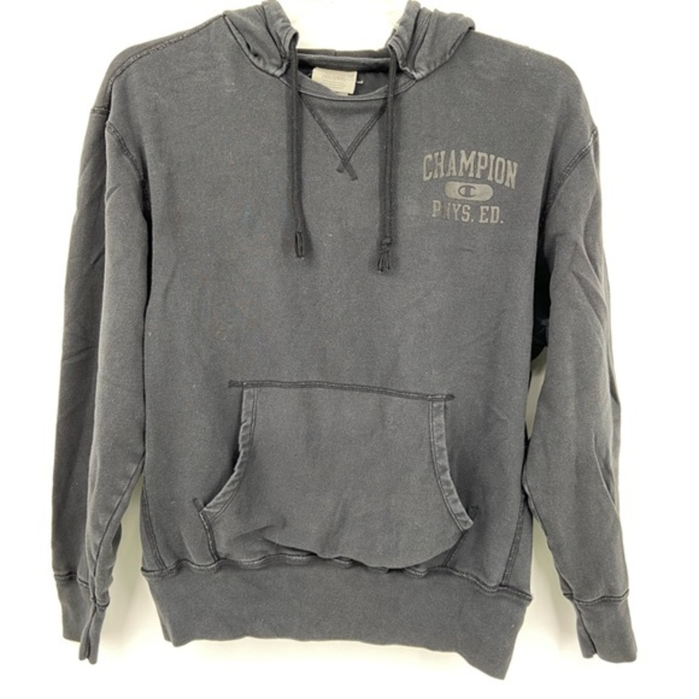Champion, distressed pullover hoodie with kangaroo pocket. size‎ M